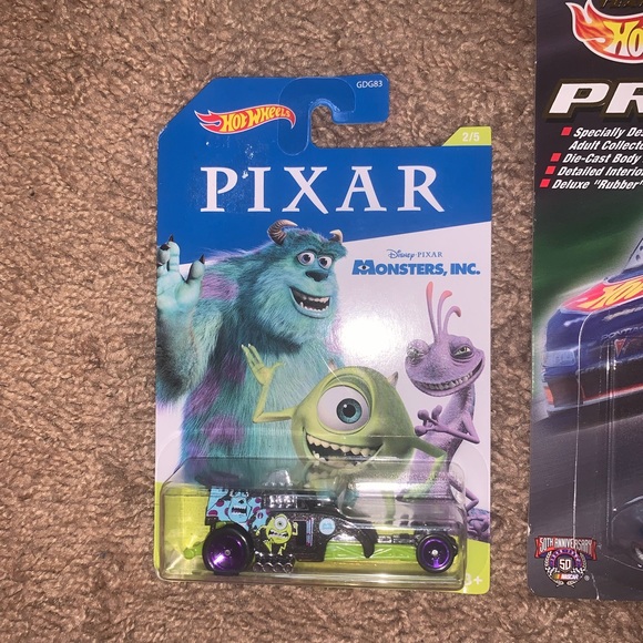 Hot Wheels Pixar NASCAR Toy Car Bundle - Picture 2 of 6